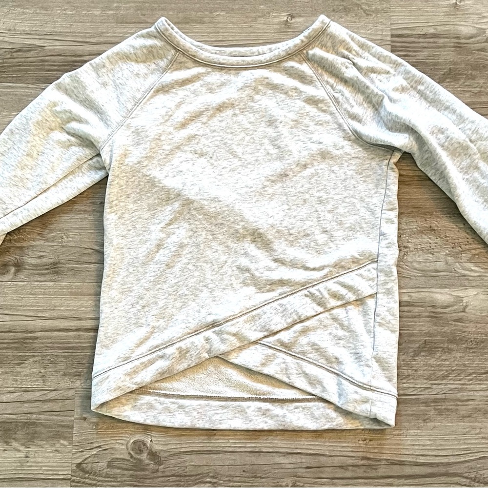 Light gray Old Navy crewneck, kids XL (14)